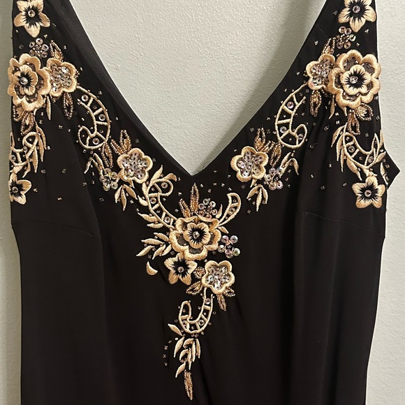 Gorgeous sleeveless black dress with gold accents and beadwork - Picture 3 of 6